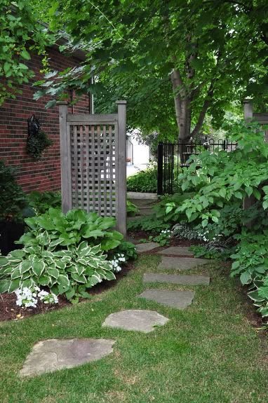 Shade Garden Design, Side Yard Landscaping, Sloped Garden, Garden Wallpaper, Garden Terrace, Side Garden, Home Garden Design, Focal Points, Garden Path