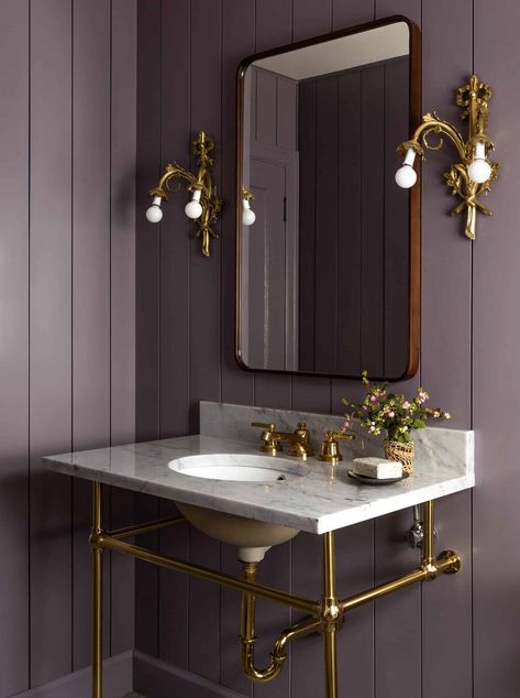 purple cladded powder room with marble sink in designer Heidi Caillier's Washington home - The Nordroom Heidi Caillier, Traditional Powder Room, Purple Bathrooms, English Country Decor, Casa Country, English Decor, Shaker Style Kitchens, Decor Guide, Soothing Colors