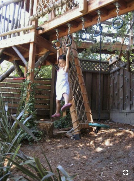 Treehouse Design Architecture, Play Structures For Kids, Tree Fort, Tree House Diy, Tree House Kids, Cozy Backyard, Tree House Designs, Diy Tree, Play Structure