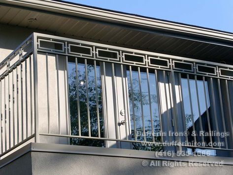 Relling For Home Iron, Outdoor Balcony Railing Design Modern, Iron Balcony Railing Modern, Iron Railings Outdoor Balconies, Balcony Railing Design Modern, Terrace Railings, Iron Railings Outdoor, Railing Balcony, Balcony Fence