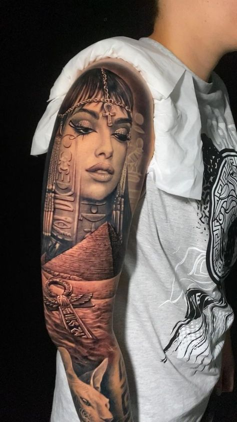 Egyptian Queen Tattoos, Egyptian Goddess Tattoo, Cleopatra Tattoo, Egypt Tattoo Design, Arm Cover Up Tattoos, Nefertiti Tattoo, Pyramid Tattoo, Herren Hand Tattoos, Headdress Tattoo