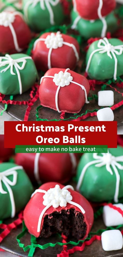 Your family will want to make these Christmas present oreo balls each season! A little spin on classic oreo balls transforms these into one of the best no bake holiday treats! #christmasoreoballs #oreoballs #nobakechristmas #cookieexchange No Bake Holiday Treats, Christmas Oreo Balls, Oreo Balls Christmas, Christmas Oreo, New Year's Desserts, Desserts Christmas, Oreo Balls, Christmas Candy Recipes, Oreo Truffles