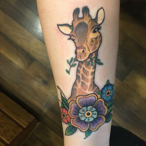 Giraffe tattoo old school flowers Half Flower Tattoo, Giraffe Tattoo, Animal Tattoos For Women, Tato Tradisional, Alchemy Tattoo, Sister Tattoo Designs, Half Flower, Tattoo Old School, Sleeve Ideas