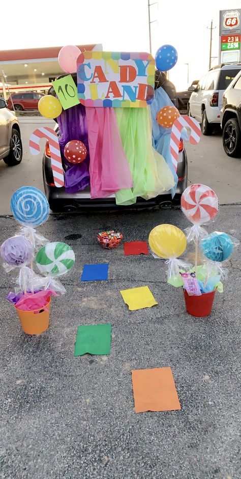 Candy Land Costumes, Trunker Treat Ideas, Candy Decorations Diy, Candy Land Birthday Party, Holiday Party Themes, Halloween Classroom, Candyland Birthday, Candyland Party, Candy Theme