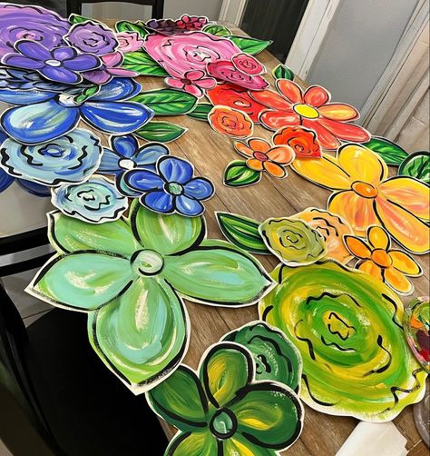 Classroom Mural Ideas, Different Types Of Paper, Art Bulletin Boards, Art Classroom Decor, Seni 3d, Diy Crafts Paper Flowers, Ideas For Easter Decorations, Ideas For Easter, Collaborative Art