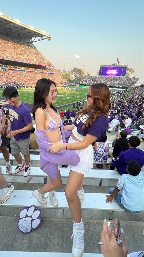 Purple Tailgate Outfit, Purple Football Game Outfits, Purple Out Football Game, Purple Game Day Outfit, Gameday Poses, Darty Outfits, Gameday Fits, College Grad Party, Girly Games