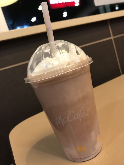 You guys HAVE to try this shake! Milkshake Mc Donalds, Mcdonalds Chocolate Milkshake, Mcdonalds Drinks, Shake Aesthetic, Mcdonalds Shakes, Mcdonalds Milkshake, Shake Cup, Dragon Drawings, Chocolate Shake