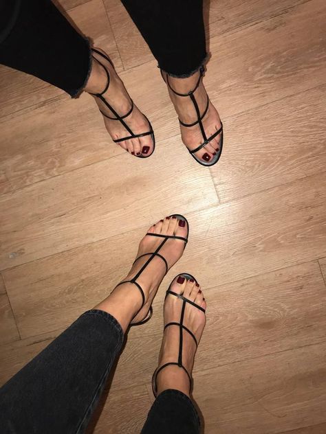 Zara Strappy, Heel Sandals Outfit, Ankle Strap Chunky Heels, Work Shoes Women, Zara Heels, Fun Heels, Prom Heels, Sandals Outfit, Strappy Sandals Heels