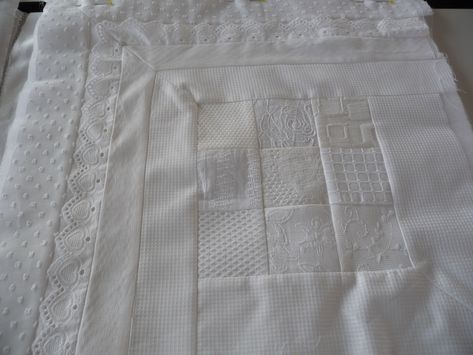 All White Quilt, Neutral Quilt, Diy Textiles, Antique Linens, White Quilt, Blue Quilts, Crazy Quilts, Vintage Linens, Vintage Looks