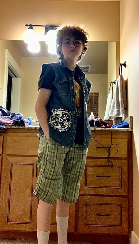 Denim Vest Outfit Grunge, Crowcore Outfit, Cryptidcore Fashion, Cryptidcore Outfit, Hippie Boho Outfits, Fairy Punk, Denim Vest Outfit, Fairycore Clothing, Fairycore Outfit