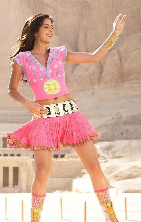 Katrina Kaif’s iconic on screen looks Katrina Kaif Navel, Bollywood Theme, Lily Maymac, Katrina Kaif Photo, Pink Dress Short, Outfits 2000s, Watch Free Movies, Bollywood Outfits, 90s Bollywood