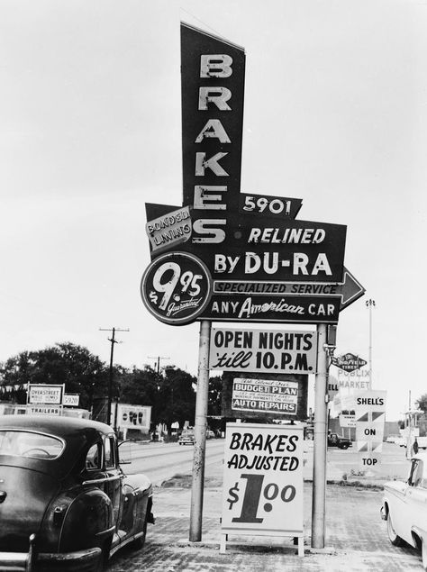 Vintage Mechanics, 1950s Photos, Auto Shop, Mechanic Garage, Old Gas Stations, Auto Repair Shop, Retro Sign, Old Signs, Days Gone