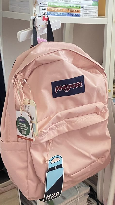 Jansport Backpacks Aesthetic, Pink Jansport Backpack, Pink Pilates Princess Outfits, Feminine Workout, Backpacks Aesthetic, Pink Pilates Princess Aesthetic, Pilates Princess Aesthetic, Jansport Backpacks, Mochila Jansport