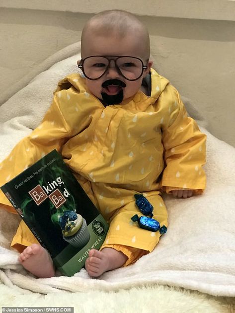 Infant Photos, Horror Movie Costumes, Cumpleaños Harry Potter, Movie Character Costumes, Tv Scenes, Kid Halloween, Girl Group Costume, Baby Movie, Clever Halloween