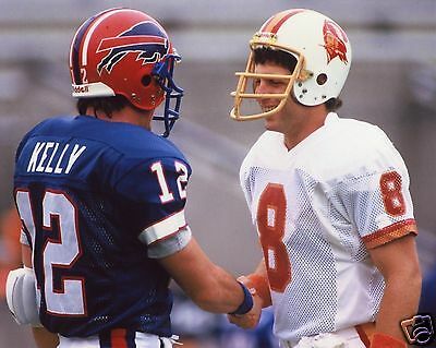 Jim Kelly, Buccaneers Football, New York Football, Sports Photo, Nfl Football Players, Bills Football, Football Cheerleaders, Football Photos, Shake Hands