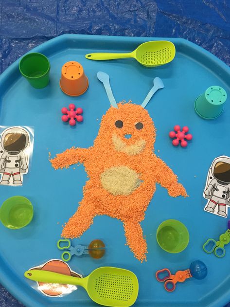 Playroom Activities, Playgroup Ideas, Nursery Activities, Baby Learning Activities, Tuff Tray, Tray Ideas, Weather Seasons, Space Aliens, Messy Play