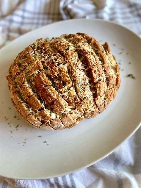 Caramelized Onion, Garlic, and Thyme Pull-Apart Sourdough Bread Caramelized Onion Sourdough Bread, Onion Sourdough Bread, Asiago Bread, Sourdough Starters, Cheese Pull Apart, Make Your House Smell Amazing, Onion Bread, Carmelized Onions, Dipping Oil