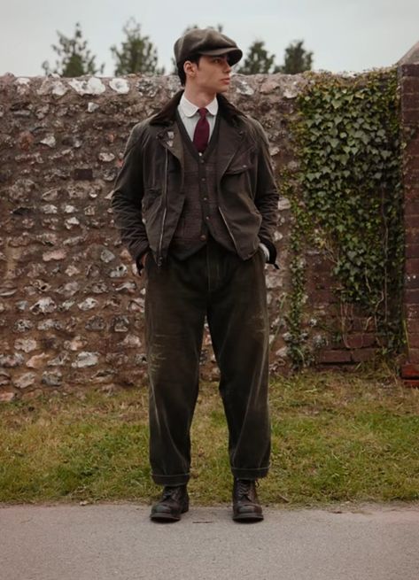 English Outfit, Countryside Outfit, Polo Ralph Lauren Outfits, Vest Outfits Men, Jacob Rott, British Style Men, Corduroy Pants Men, Herringbone Jacket, Ralph Lauren Menswear