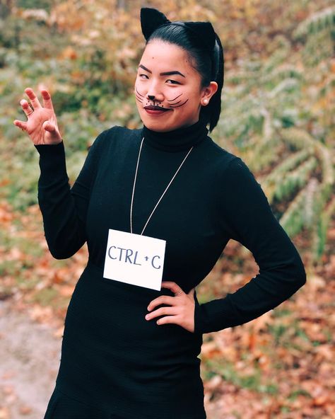 Halloween is the perfect time to show off your funny side. For a more creative costume that's sure to impress, try any one of these 20 easy-to-make punny Halloween costumes. Halloween Costumes Club, Idiom Costumes, Pun Halloween Costumes, Pun Party, Halloween Costume Boy, Pun Costumes, Punny Halloween Costumes, Cat Pun, Halloween Costumes Easy