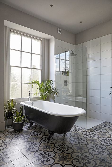 A moody and eclectic Georgian home in London Edwardian Bathroom, Victorian Style Bathroom, Georgian Interiors, Beautiful Bathroom Designs, Modern Bathtub, Victorian Bathroom, Contemporary Bathroom Designs, Edwardian House, Georgian Homes