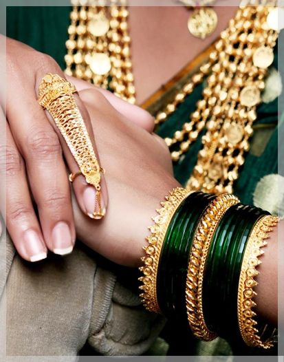 #Pichodi #Bangles ‪#‎maharashtra #textiles #fabrics #unlimited #fineart #artisans #artandcraft #marathipeople #attire #jewellery Marathi Bride Bangles, Maharashtrian Bangles Gold, Marathi Bangles, Green Bangles Maharashtrian, Traditional Jewelry Maharashtrian, Maharashtrian Bangles, Maharashtrian Jewellery Traditional, Maharashtrian Bride, Green Bangles