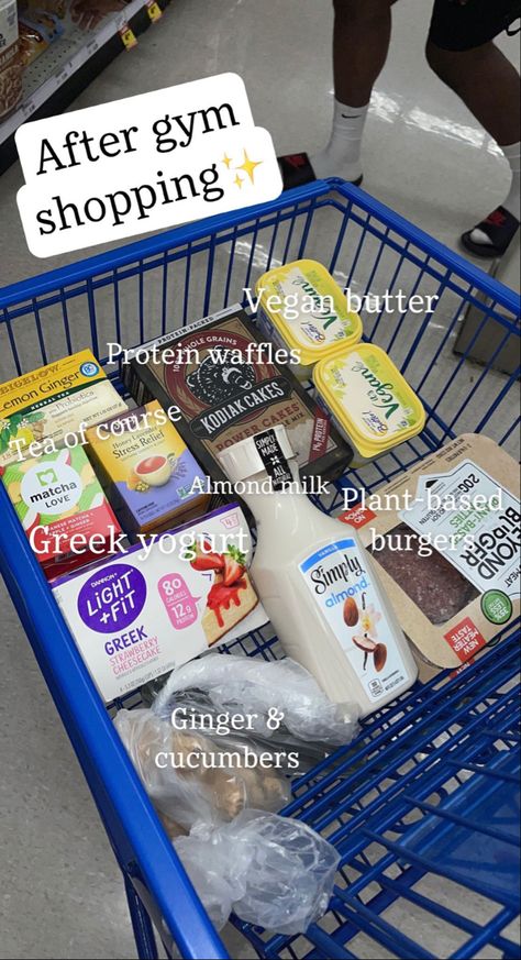 Clean, healthy grocery shopping 54321 Grocery Shopping, Healthy Grocery Cart, Low Calorie Groceries, Healthy Groceries Aesthetic, Casual Grocery Shopping Outfit, Grocery Shopping Healthy, Rat Aesthetic, Groceries List, Healthy Grocery Shopping