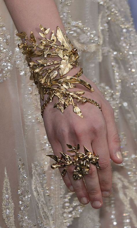 Surreal Jewelry, Gold Armor, Ethereal Jewelry, Tropical Fashion, Elie Saab Couture, Creative Soul, Prom Ideas, Magical Jewelry, Coron