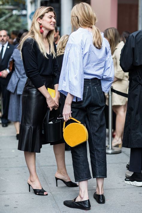 New York Fashionweek SS2018 full gallery Yellow Bag Outfit, Yellow Bags, Haute Mess, Street Style Blog, Black Mules, Black Sheer Top, Dark Outfits, Bag Outfit, French Chic