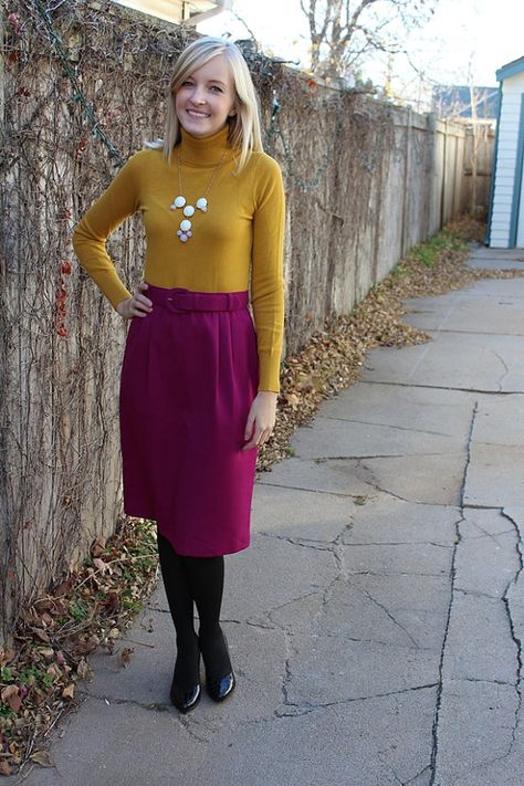 Vintage 1970s Purple Skirt  Love the mixure of colors! 70s Clothing, 30 Outfits, Yellow Skirt, Purple Skirt, Outfits 2017, Smart Casual Outfit, Professional Dresses, Vintage Beauty, 70s Fashion