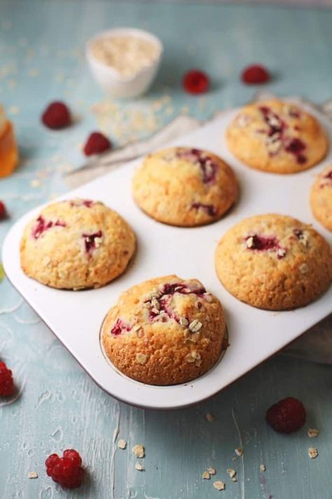 Easy and delicious, these Raspberry Oatmeal Muffins are full of flavor! Enjoy them for breakfast or an afternoon snack that the kids will love. Oat Raspberry Muffins, Simple Sweet Recipes, Raspberry Oatmeal Muffins, Pineapple Coconut Bread, Coconut Bread Recipe, Lush Recipes, Raspberry Oatmeal, Breakfast Favorites, Lemon Poppyseed Bread