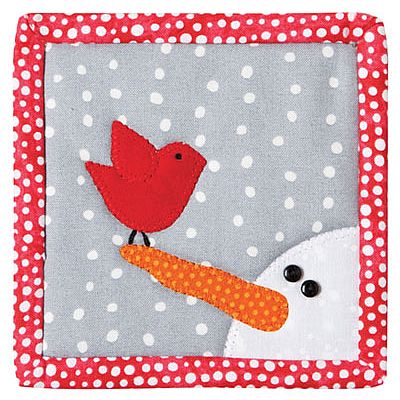 Brighten Gray Winter Days with This Placemat Set - Quilting Digest Quilted Potholder Pattern, Snowmen Ideas, Quilted Postcards, Tree Quilt Pattern, Snow Buddies, Quilting Applique, Christmas Quilting Projects, Winter Friends, Quilting Digest