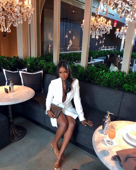 Luxurious Black Women, Black Woman Lawyer Aesthetic, Black Women Luxury Lifestyle, Dinner Pictures, Black Girls Luxury Lifestyle, Luxury Lifestyle Women, Rich Girl Lifestyle, Soft Life, Black Femininity