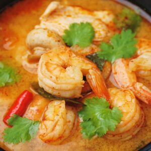 Tom Yum Noodle Soup, Tom Yum Soup Recipe, Thai Tom Yum Soup, Tom Yum Noodles, Tom Yum Paste, Soup Noodles, Thai Soup, Tom Yum Soup, Chicken Slices