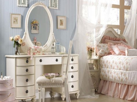 Fabulous Vintage Teen Girls Bedroom Ideas Girls Bedroom Vintage, Vintage Bedroom Styles, Bedroom Vanity Set, Camera Vintage, Teen Girl Bedroom, Shabby Chic Bathroom, Bedroom Essentials, Deco Retro