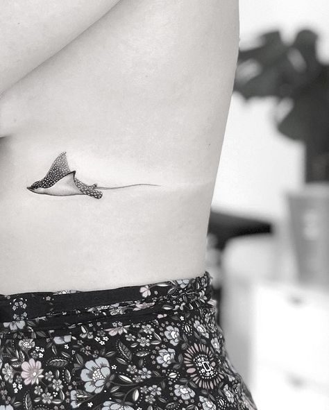 Sea Animal Tattoos For Women, Sea Related Tattoos, Eagle Ray Tattoo, Bali Tattoo Ideas, Sting Ray Tattoo, Sea Animals Tattoo, Sea Animal Tattoos, Sea Tattoo Ideas, Clothes Tattoo