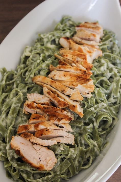 Spinach Fettucine, Fetuchini Alfredo, Chicken Fettucine, Spinach Fettuccine, Fettuccine Recipes, Italian Pasta Recipes, Italian Foods, Fettuccine Alfredo, Food Goals