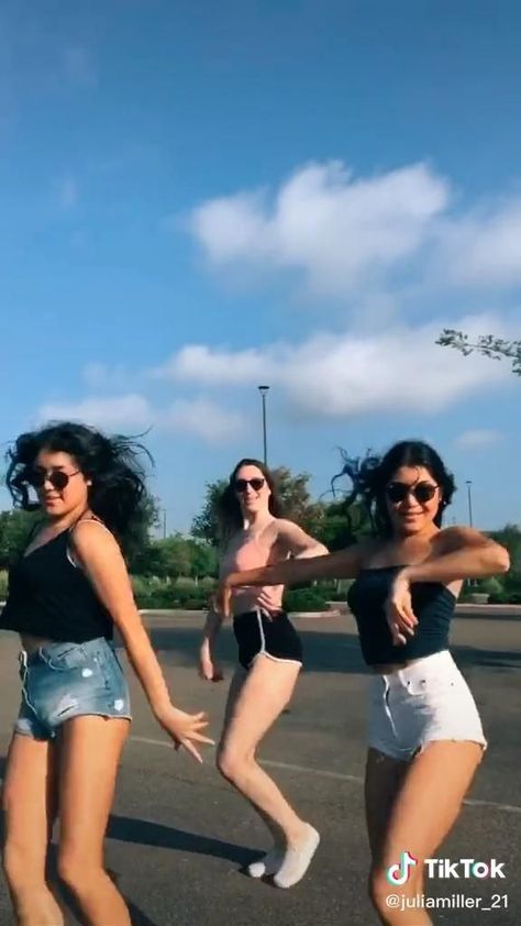 Dances For Best Friends, Best Friends Dances, Friends Tiktok Videos, Tiktok Dance Bestie, Best Friend Dance Videos, Dance Best Friends, Fun Dances To Do With Friends, Tiktok With Friends, Dances With Friends