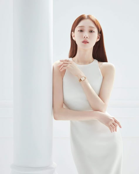 Lee Sung Kyung Photoshoot, Anime Fits, Fashion Magazine Photos, Korean Photoshoot, Wedding Event Dresses, Korean Couple Photoshoot, Asian Actresses, Korean Picture, Lee Sung Kyung