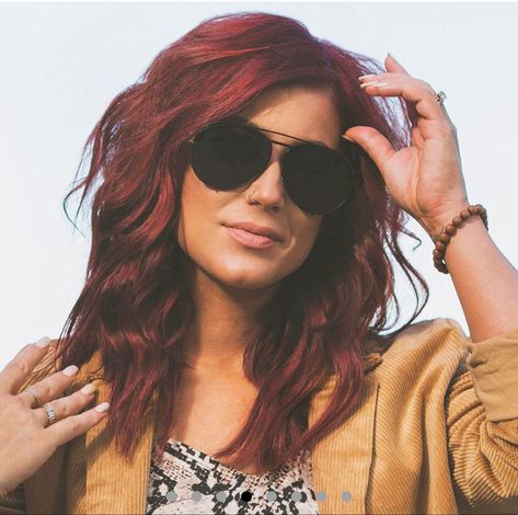 Chelsea Houska Hair, Magenta Hair Colors, Chelsea Houska, Chelsea Deboer, Red Ombre Hair, Magenta Hair, Diff Eyewear, Trending Hairstyles, Short Blonde Hair