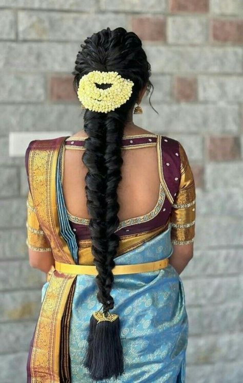 Indian Hairstyles For Saree, Pelli Poola Jada, भारतीय दुल्हन संबंधी, Simple Bridal Hairstyle, South Indian Wedding Hairstyles, Poola Jada, Bridal Hair Decorations, Bridal Hairstyle Indian Wedding, Engagement Saree