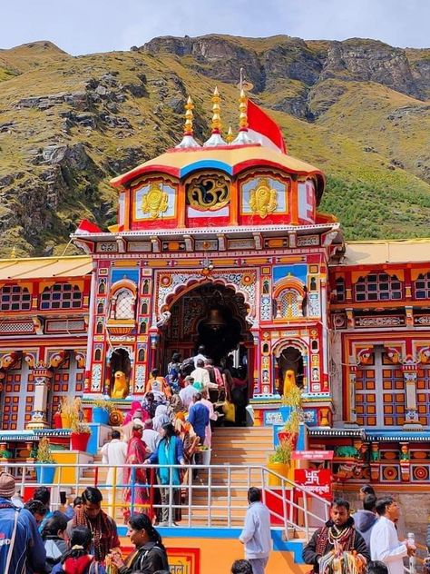 Badrinath Temple Photography, Badrinath Temple, Minnie Mouse Wall Decals, Mahadev Ji, Mouse Wall, Hindu Temples, Temple Photography, Lord Wallpapers, Wallpaper Photo Gallery