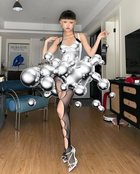 Metaverse Fashion, Liquid Dress, Metal Dress, Dance Ballet, Fashion Forecasting, Technology Fashion, Metal Fashion, Bubble Dress, Futuristic Fashion