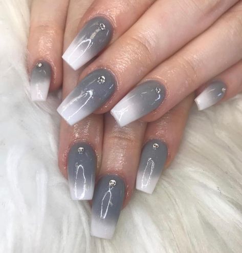 Nails Grey Ombre, Grey And White Ombre Nails Coffin, Ombre Grey And White Nails, Grey Ombre Nails, Black Grey Ombre Nails, Black To Gray Ombre Nails, White Nail Art, Grey Ombre, Ombre Nail Designs