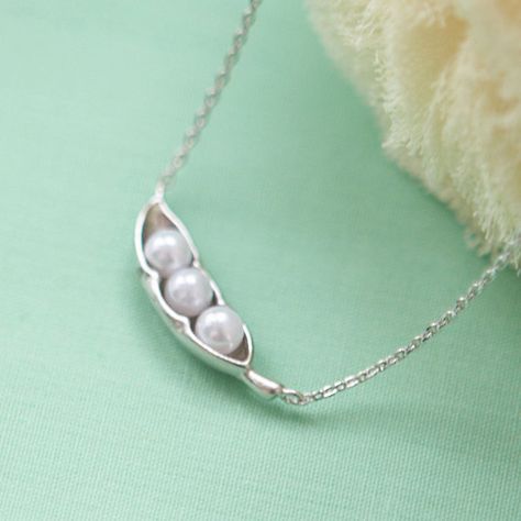 TOO CUTE Three Peas In A Pod, Peas In A Pod, Pea Pods, Best Friend Gifts, Shop Necklaces, Pearl White, Peas, Jewelry Inspiration, Necklace Etsy