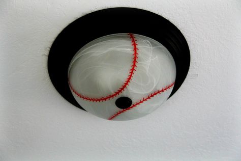 DIY Baseball light....gonna have to do this. Just use red sharpie to add the stitching. Use a bowl to make the lines the same shape. Softball Room, Cave Diy, Baseball Things, Baseball Bedroom, Sport Decor, Baseball Crafts, Sport Bedroom, Baseball Room, Baseball Decor