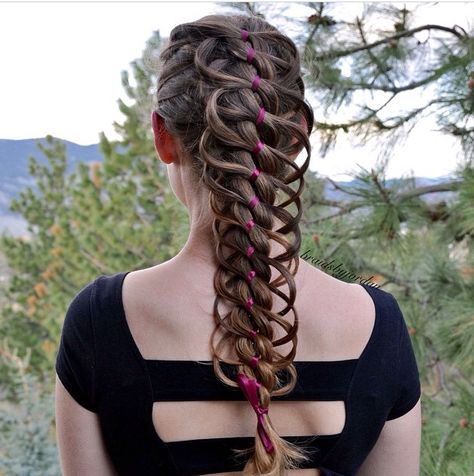 Weird one Hare Stiles, Loop Braid, French Braids, Awesome Hair, Ffa, Braids Hairstyles, French Braid, Girl Hair, Hair Art