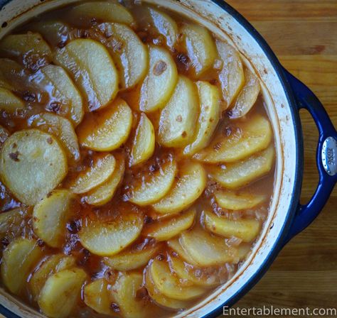 Lancashire Beef Hot Pot – Entertablement Lancashire Hot Pot, Beef Hotpot, Hot Pot Recipe, British Recipes, Potted Beef, Broiled Fish, Winter Salad, Steamed Broccoli, Sunday Roast