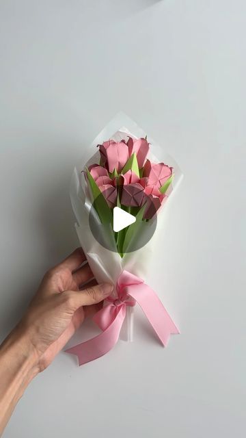 Luna 🤍 on Instagram: "Paper bouquet idea 💡🌷🤍

#diy #diyprojects #handmade #handicraft #paperboquet #boquetofflowers #papertulips #pinterestproject #pinterestinspired" Diy Handicraft Ideas, Handmade Bouquet Paper, Diy Paper Flower Bouquet, Paper Bouquet Diy, Candy Bouquet Diy, Handmade Bouquets, Paper Bouquet, Candy Bouquet, Pinterest Projects