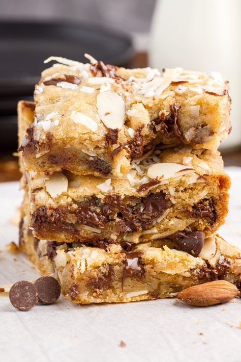 Almond Joy Cookie Bars - My Incredible Recipes Almond Joy Cookie Bars, Almond Joy Bars Recipe, Almond Candy, Bar Treats, Almond Joy Bars, Raspberry Cheesecake Bars, Almond Desserts, Joy Cookies, Dessert Squares