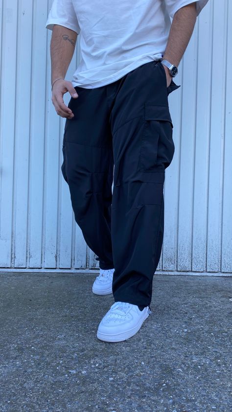 Baggie Pants Outfit Men, Blue Cargos Men Outfit, Cargo Sweatpants Outfit Men, Guys In Sweatpants Aesthetic, Baggy Gym Outfit Men, Cargo Joggers Outfits Men, Ken Inspired Outfits For Men, Outfit Jogger Hombre, Jogger Pants Outfit Hombre